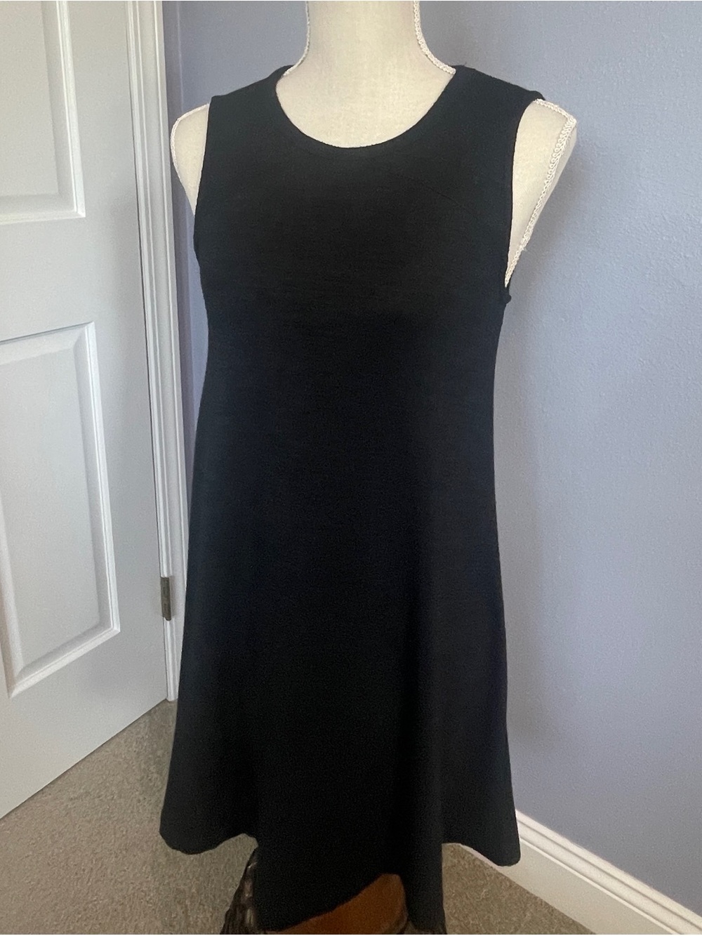 Gap Classic Sleeveless Black Knit A-Line Dress with Keyhole Back size XS